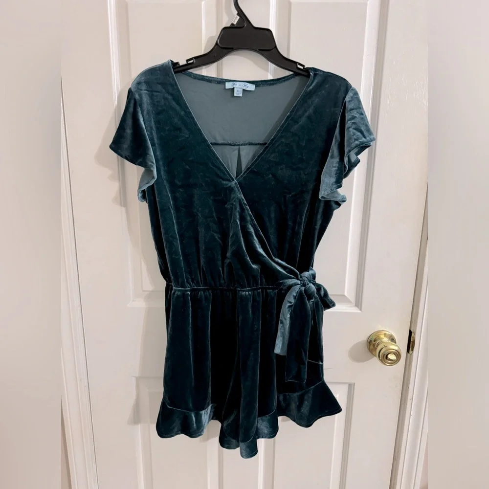 Women’s shorts romper. Size large She + Sky - Picture 1 of 6